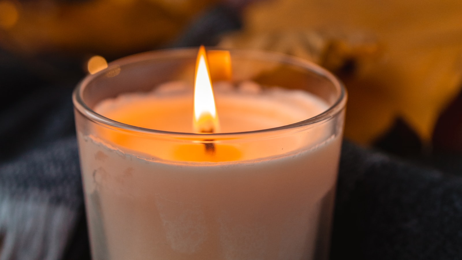 Soy vs Beeswax vs Paraffin: Choosing the Right Candle Wax