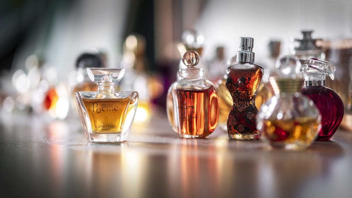 Synthetic vs Natural Fragrance: Performance, Cost, and Compliance