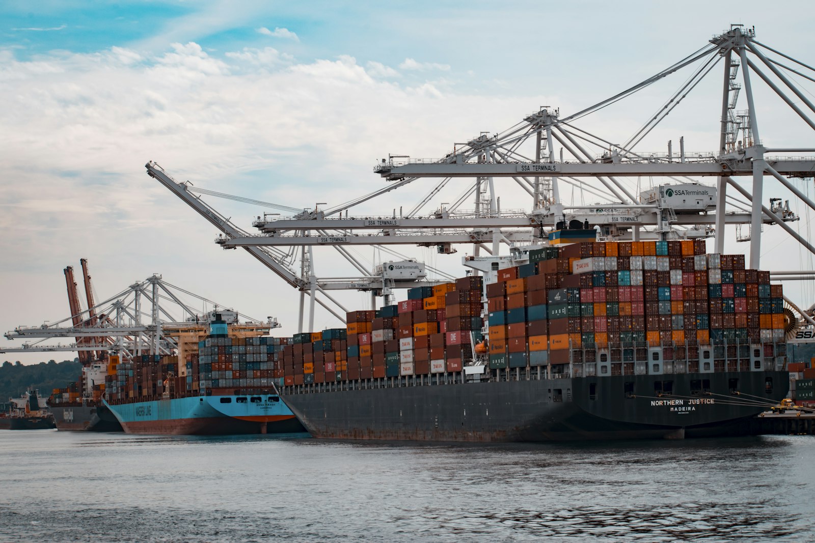 Shipping Fragrance from China to Europe: Routes, Costs & Compliance