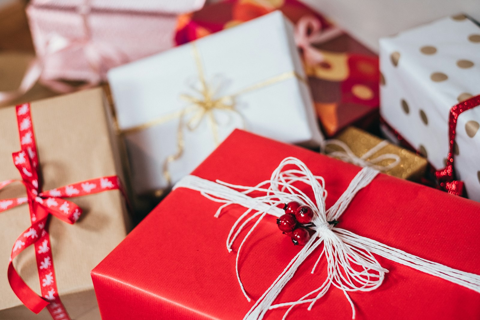 Launching a Fragrance Subscription Box: Model, Sourcing & Retention