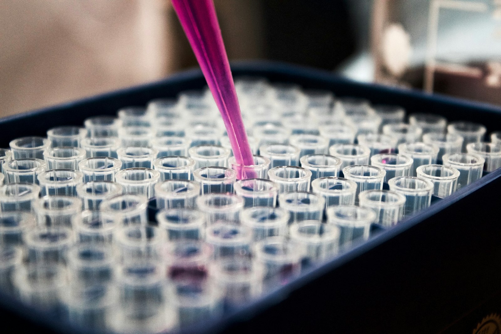 Fragrance Product Sampling: From Lab Sample to Production Approval